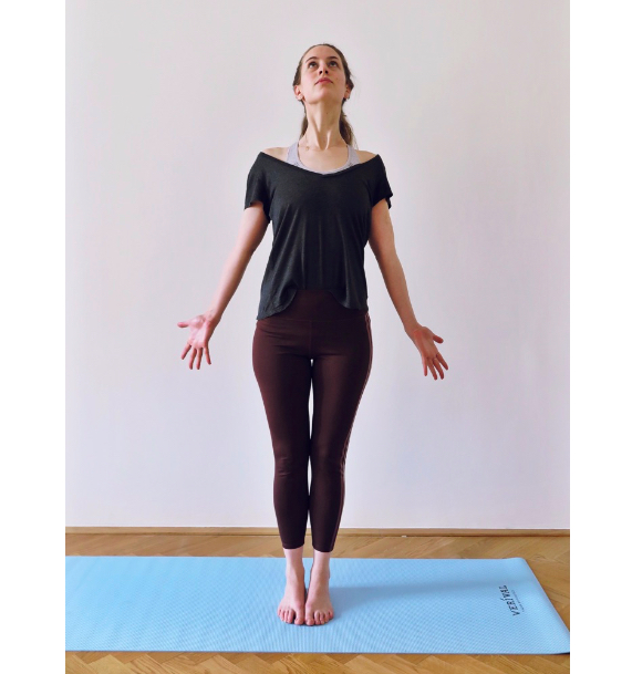 Mountain Pose (Tadasana) - 5 Easy yoga poses to boost heart health | The  Economic Times